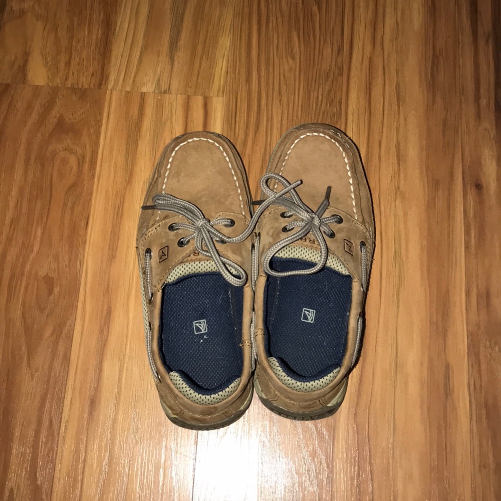 Boy sperry shoes